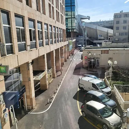 Lägenhet Sur Le Port De